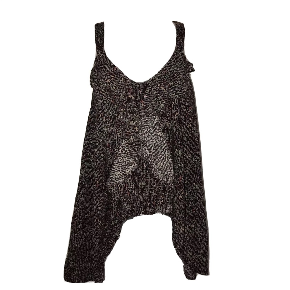 BCBG ruffle lace back print sleeveless blouse